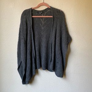 Forever 21 grey crochet muscle sleeve sweater. No button